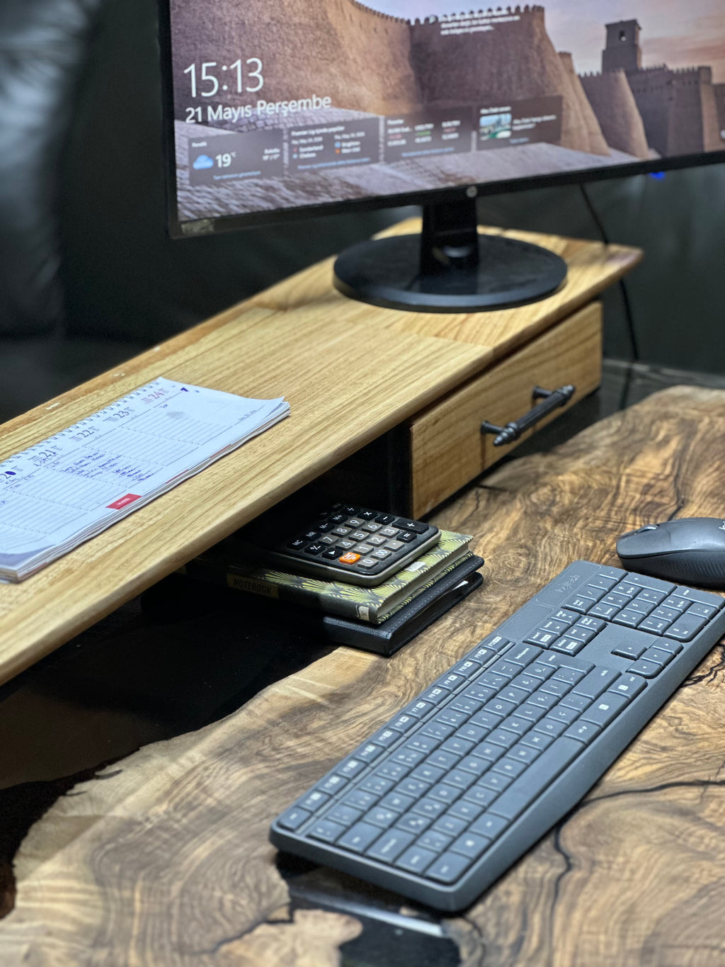 Rustik Ahşap Çekmeceli Monitör Standı
